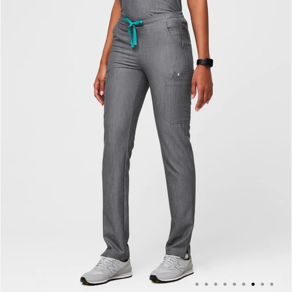 NWT figs technical collection in grey - Picture 6 of 6